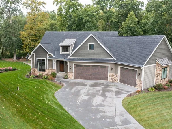 N5382 Thomaswood Ct, Fond Du Lac, WI 54937
