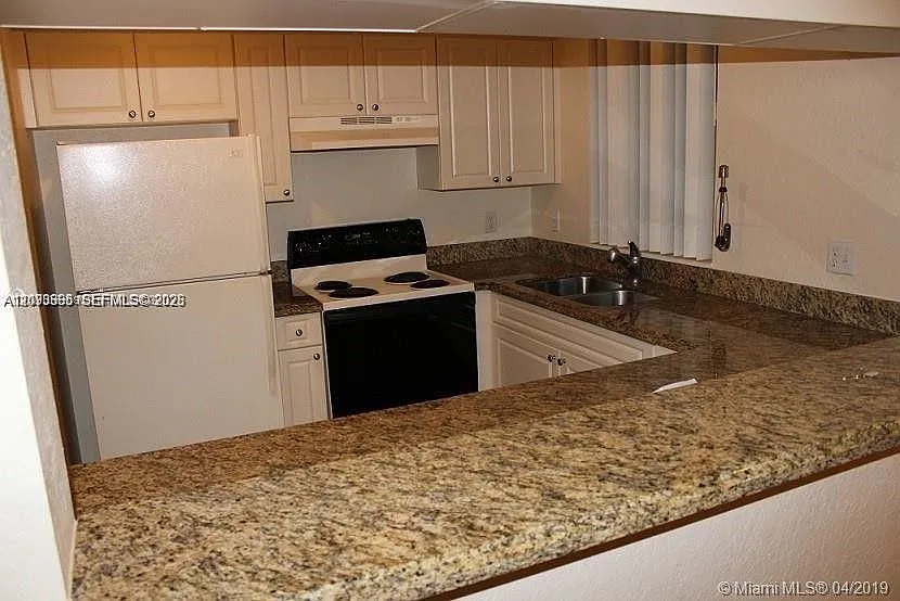 Cypress Pointe At Coral S — Photo 4