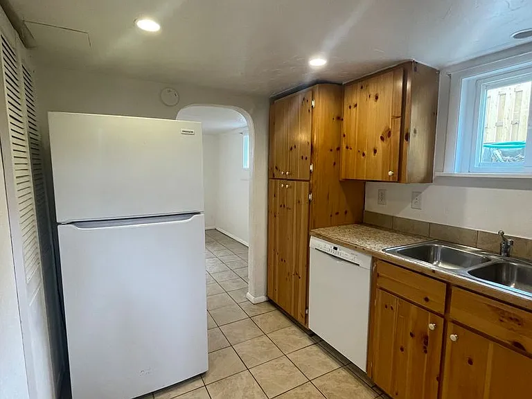 1127 W Mulberry St — Photo 15