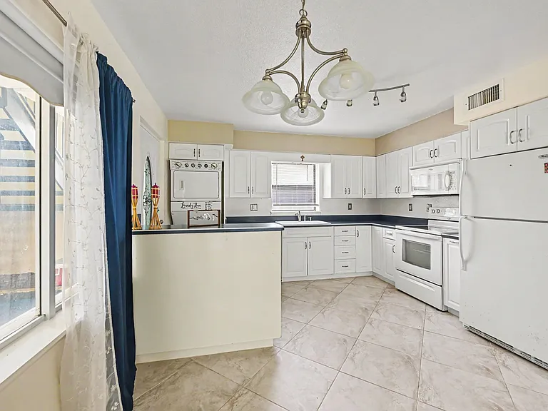 4304 London Town Rd #C113 — Photo 17