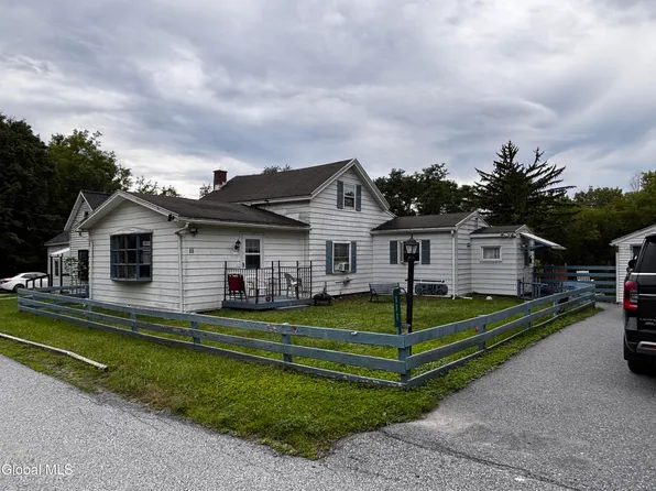 111 Railroad Avenue, Hoosick Falls, NY 12090