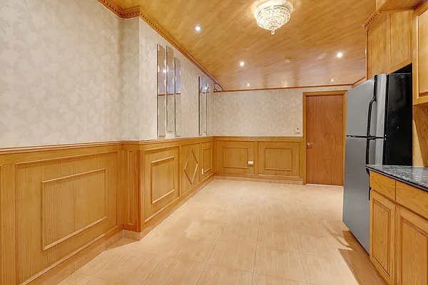 Sold by Manhattan Network Inc. | media 7