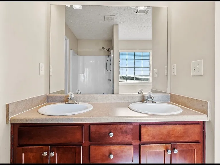 317 Franklin St — Photo 13