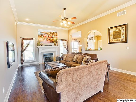 3rd image of 138 Bentridge Dr