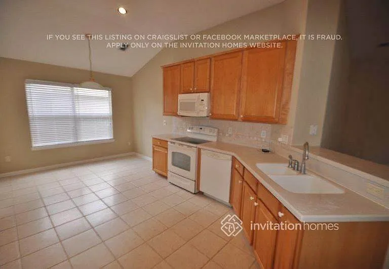 1620 Merroway Ln — Photo 6