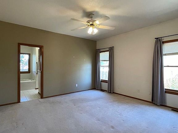 4th image of 5 Ironbridge Ln