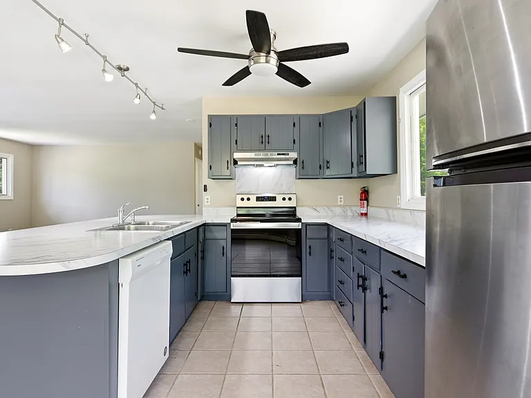 836 Sleepy Hollow Dr #A — Photo 34