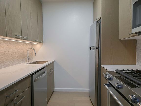 4th image of 105 Duane St APT 6L