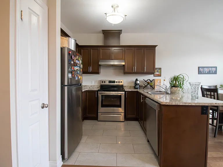 23 Manhattan Ct — Photo 3