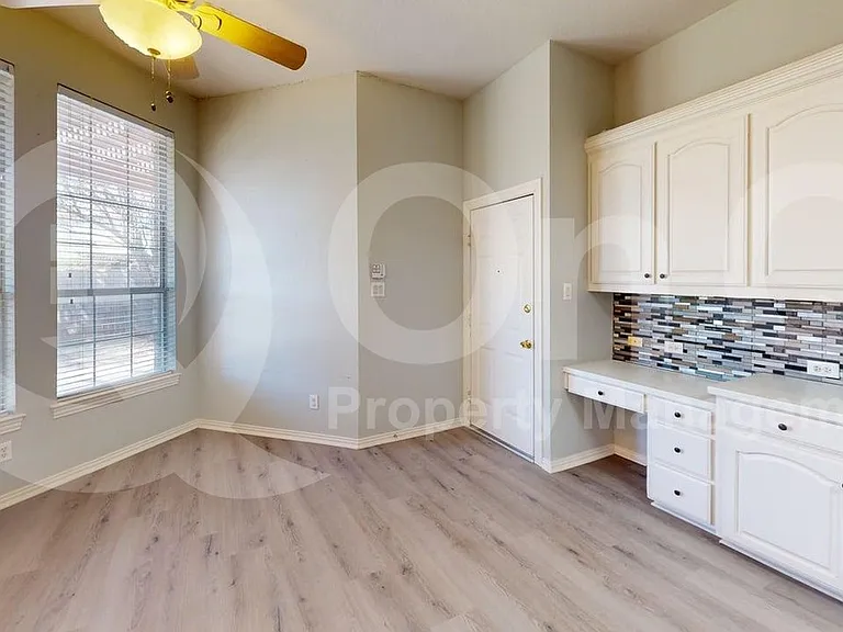 4513 Saint James Dr — Photo 11