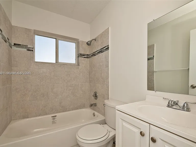 2330 NW 11th St #47 — Photo 16