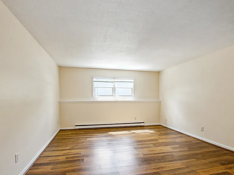 Hillside Apartments — Photo 24