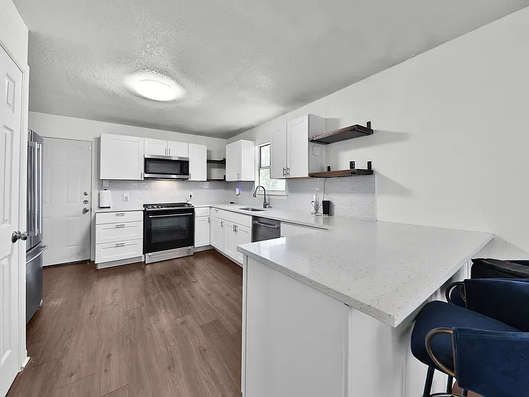144 Alicia Ave — Photo 9
