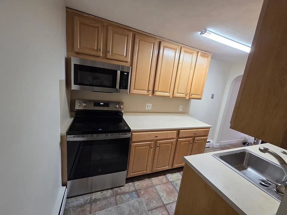 4 Lewis St #2