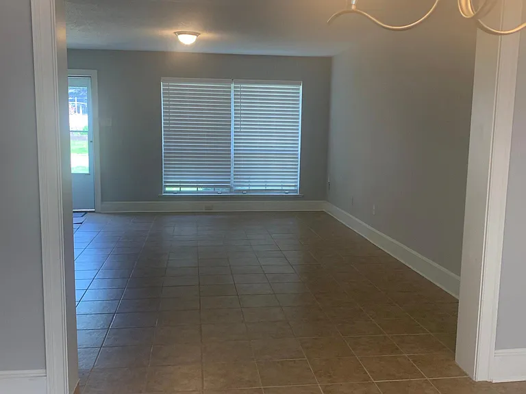 487 Dickinson St — Photo 3