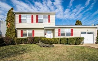 10 W Country Ln, Newark, DE 19702