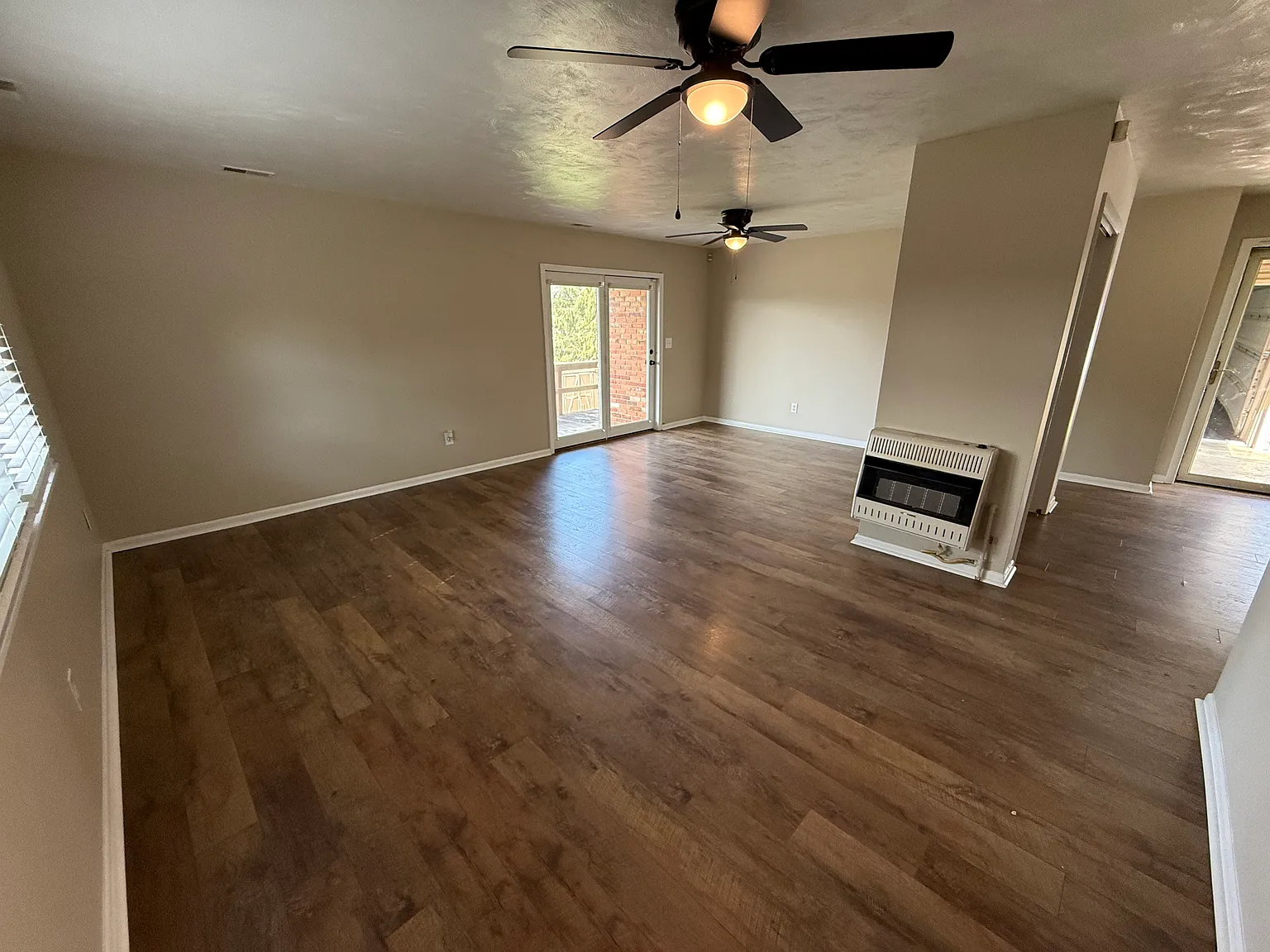 4 bed, 2.5 bath, 1500 sqft, $1,695 — Photo 2