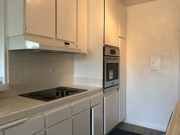 5th image of 5328 Newcastle Ave Unit 48