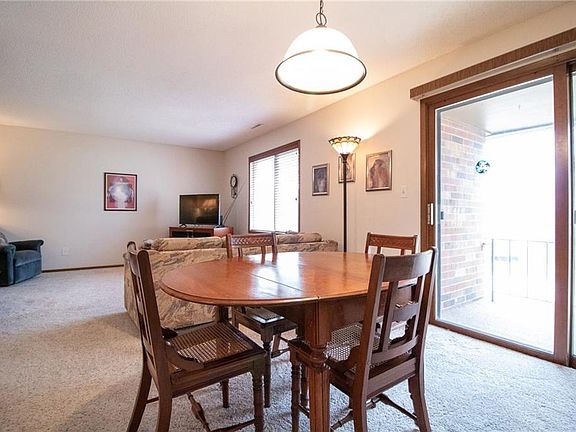 5th image of 4849 Woodland Ave Unit 4