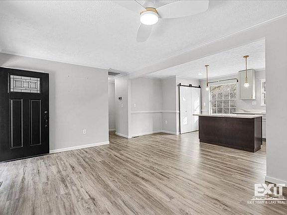 4th image of 105 Marrow St