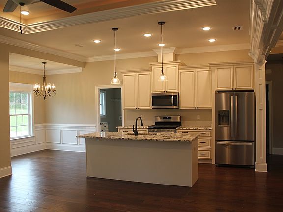 2nd image of 286 N White Oak Dr