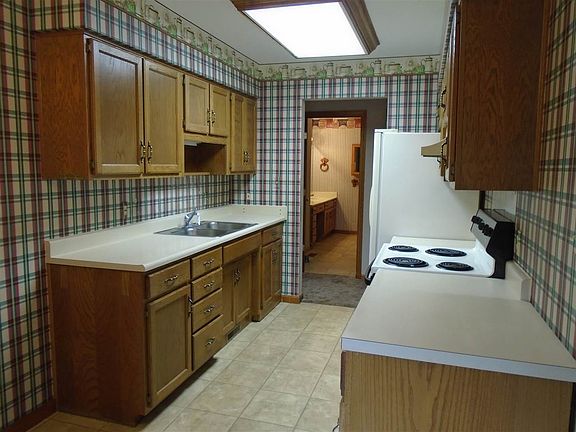 5th image of 851 Freedom Dr