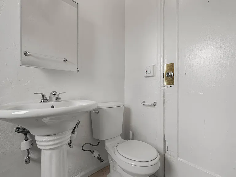 6731 Leland — Photo 3