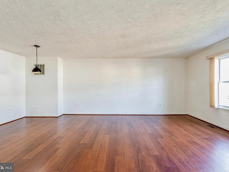 8 Tatler Pl — Photo 7