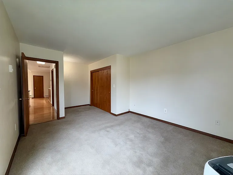 15 Burghardt St — Photo 8