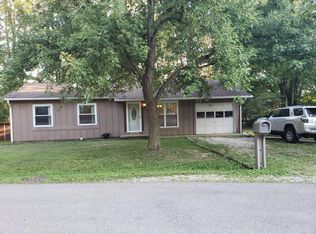 1005 Maple Ln, Boonville, IN 47601