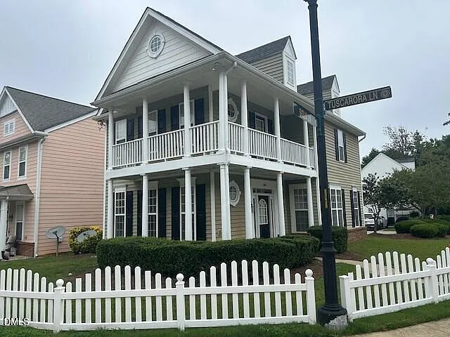 3 bed, 2.5 bath, 1455 sqft, $1,745 — Photo 2
