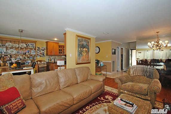3rd image of 16 Northgate Cir
