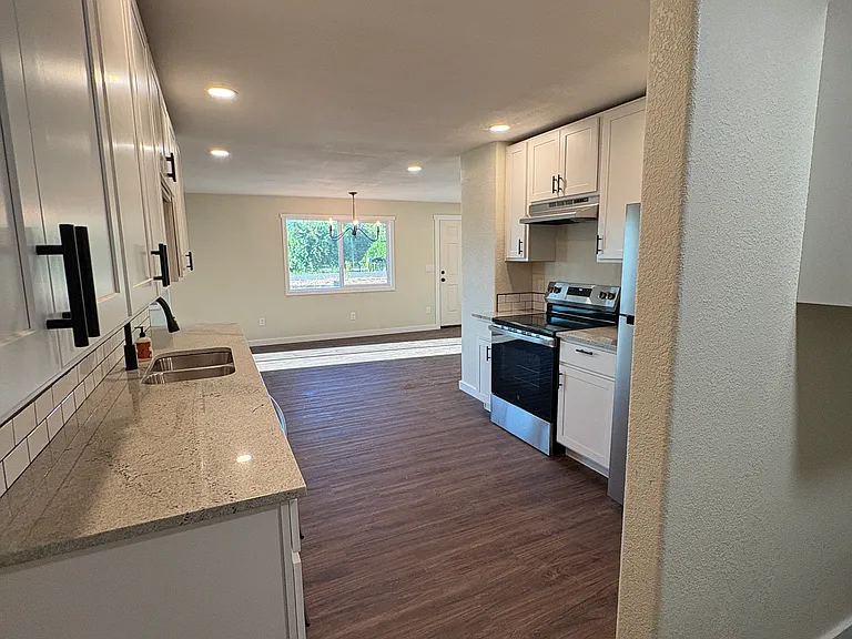 1460 Cascade Dr — Photo 7