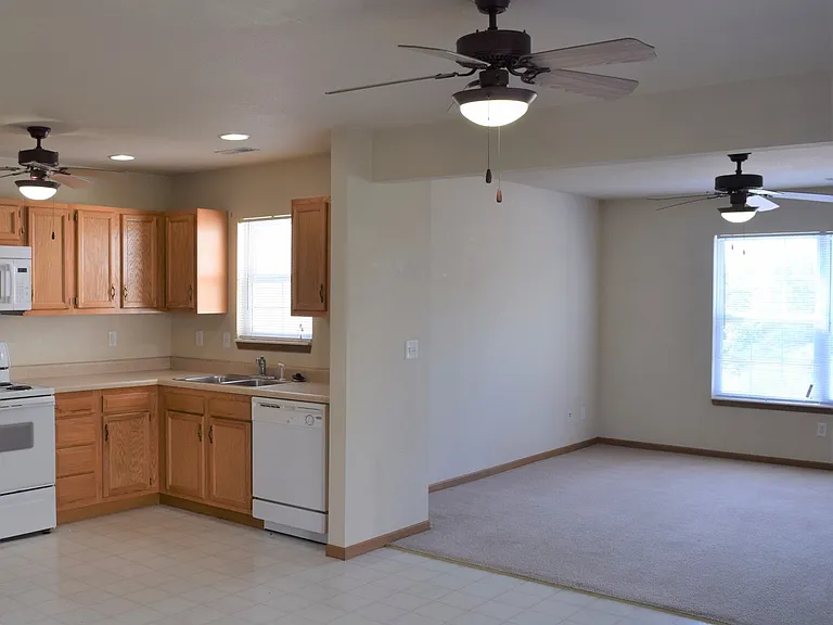 16860 Huntington #B — Photo 7
