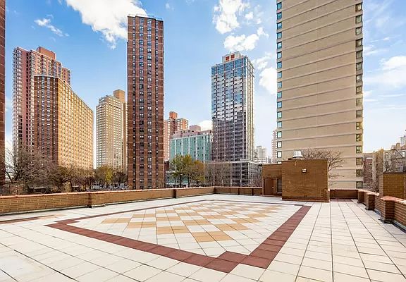5th image of 345 E 93rd St APT 2K
