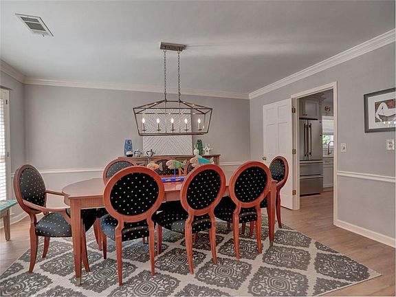 5th image of 215 Hidden Meadow Dr