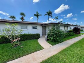 2805 Crosley Dr W, West Palm Beach, FL