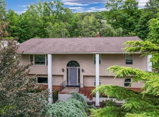 13 Bean Ct, Wanaque, NJ 07465
