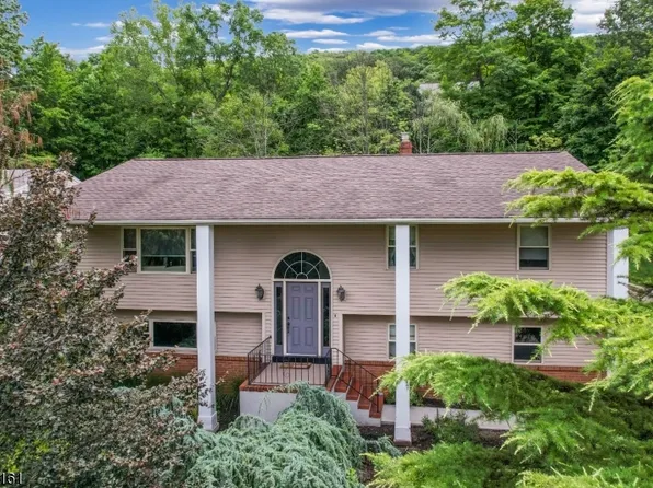 13 Bean Ct, Wanaque Boro, NJ 07465