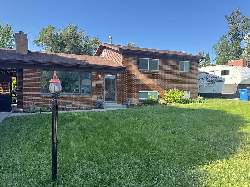 1st image of 1528 E Dawn Dr