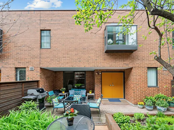 188 Spadina Ave #Townhouse 2, Toronto, ON M5T 3A4