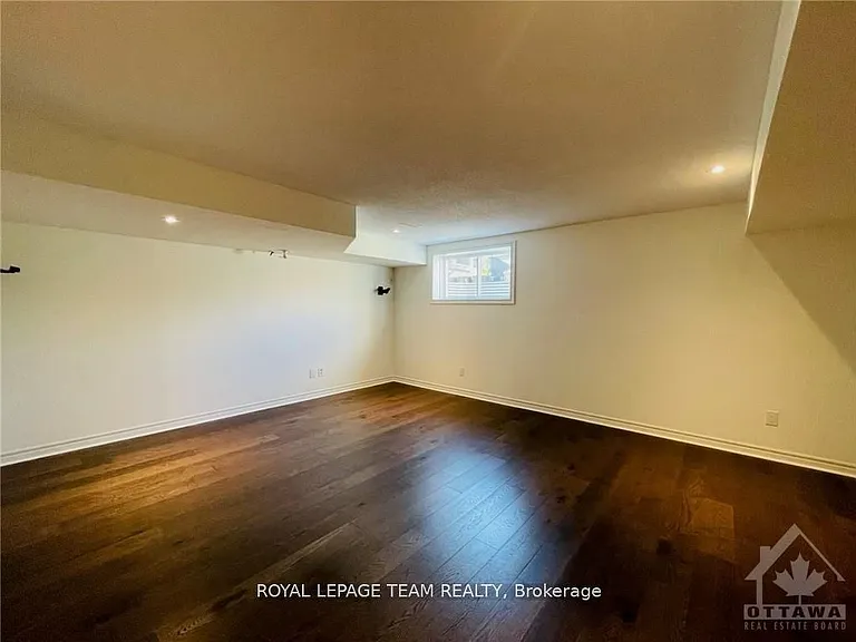 1189 Tischart Cres — Photo 27