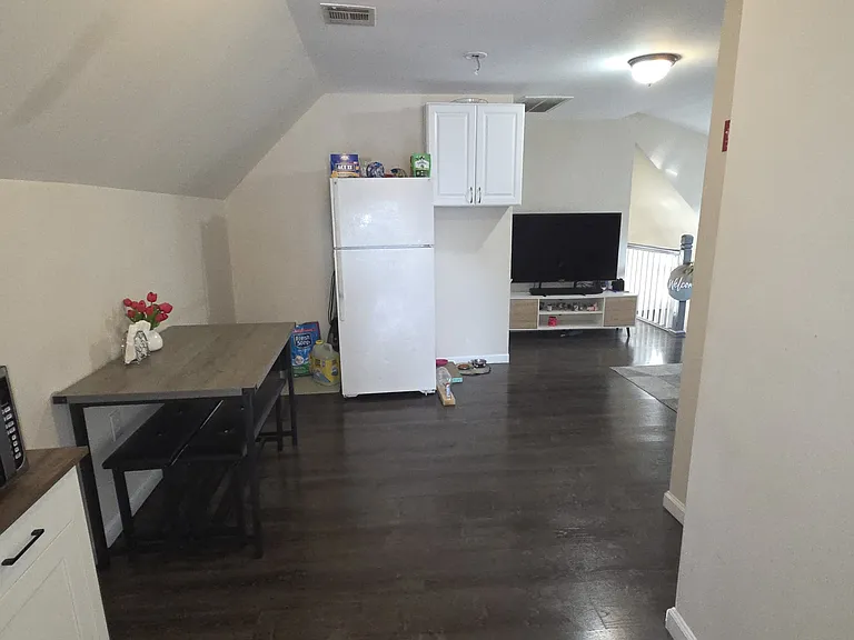 44 4th St #3-2 — Photo 8