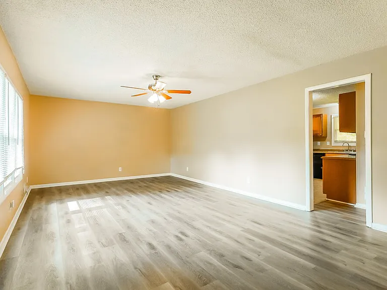 2415 Rose Ln SE — Photo 4