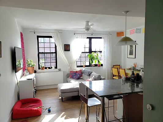 Rented by Avenue Sotheby's International Realty | media 22