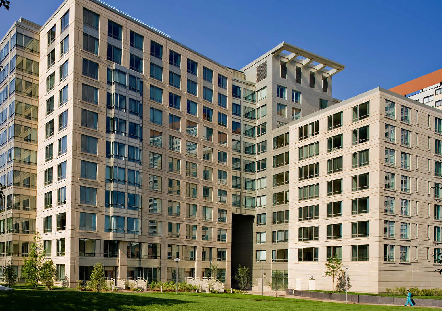 The West End Apartments — Photo 1
