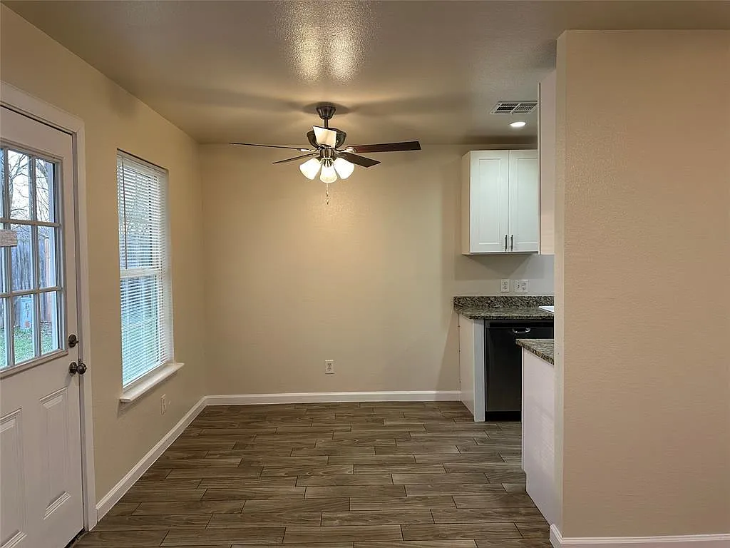 2 bed, 1.0 bath, 925 sqft, $1,400 — Photo 3