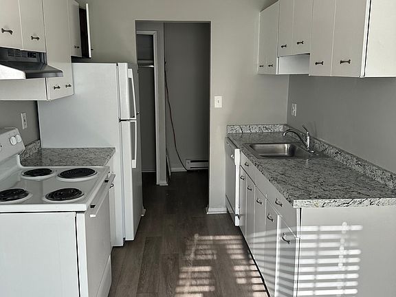 4th image of 2716 Packard St #1B-1Ba-725Sqft