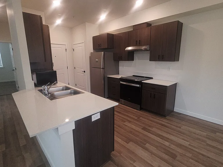 100 N 5th St #B16 — Photo 3