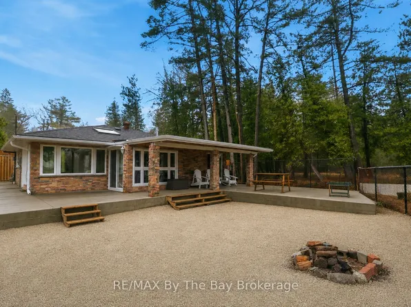 54 Homewood Ave, Wasaga Beach, ON L9Z 2M2